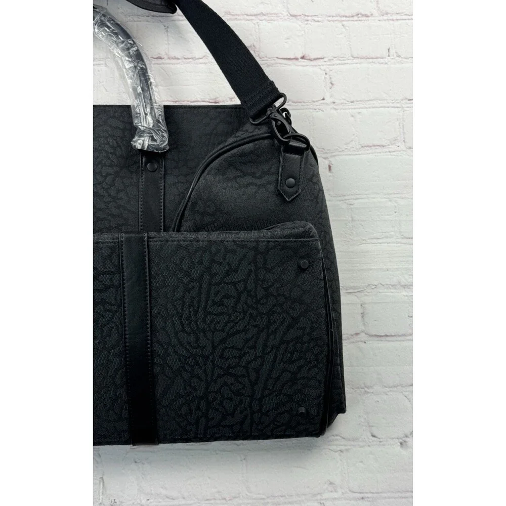 NEW Nike Jordan Icon Duffel Bag 40L Off Noir. Black. LM9021-GOT